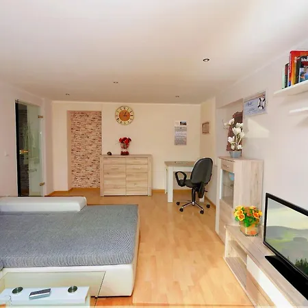 Lovely In Near Forest Apartment *
